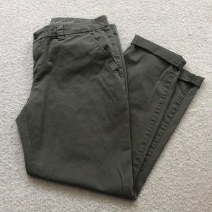 Gap khakis cropped style size 8